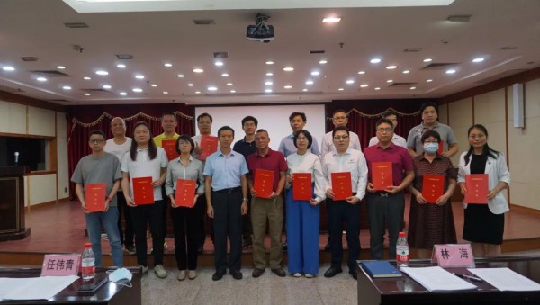 佛山市市场监督管理局与南海鞋协签订产品质量共治协议,提升行业产品质量!