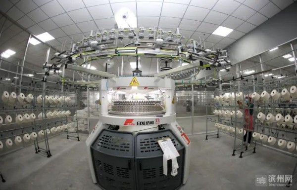 山东华盛纺织公司正在加紧生产国际订单!