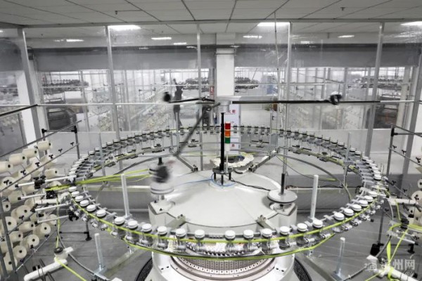 山东华盛纺织公司正在加紧生产国际订单!