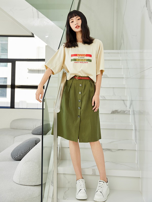 夏季纯色半身裙适合怎么搭配 轻奢女装品牌推荐