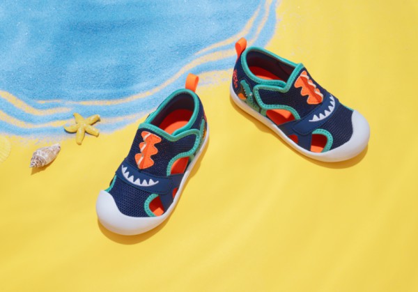 夏天儿童凉鞋怎么选? 江博士健康鞋来教你选购技巧!