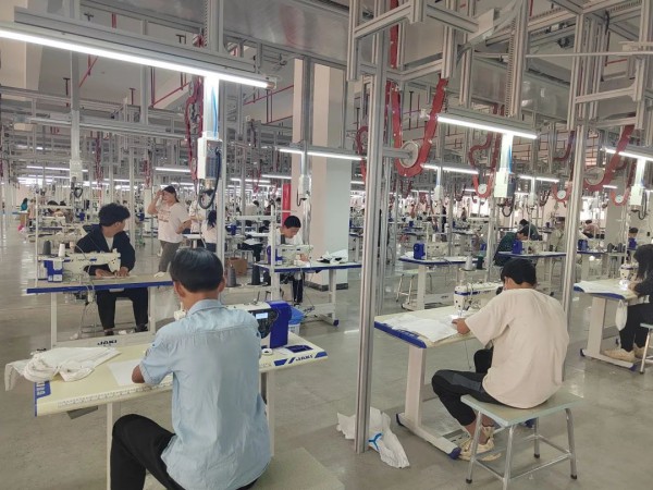 淮滨临港国际服装城董事长侯东美深入项目一线考察调研!