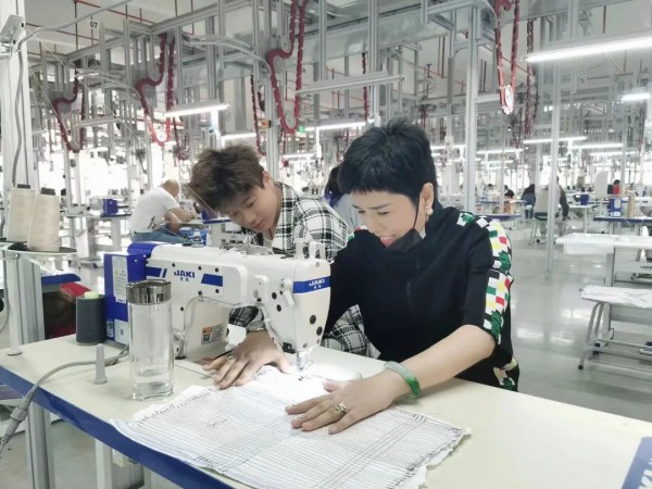 淮滨临港国际服装城董事长侯东美深入项目一线考察调研!