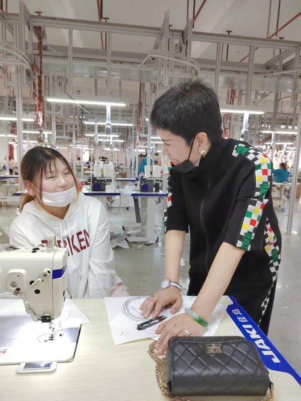 淮滨临港国际服装城董事长侯东美深入项目一线考察调研!