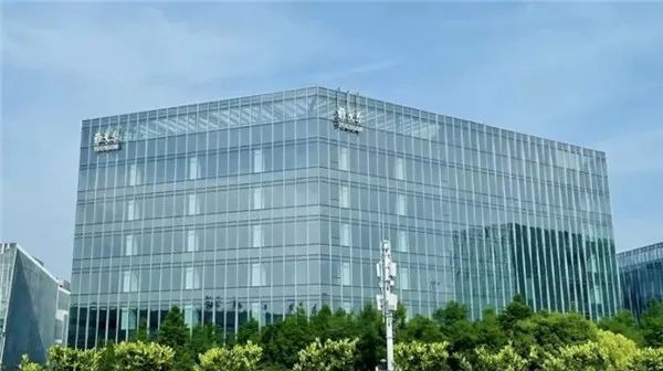 专心投入服装行业 雅戈尔豪赠超13亿元的医院资产