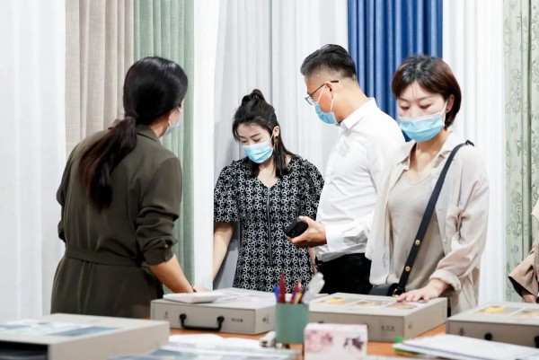 国内家纺行业首个线下2022海宁家纺布艺新品订货季,顺利开展!
