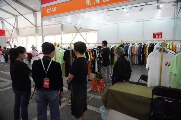 国内家纺行业首个线下2022海宁家纺布艺新品订货季,顺利开展!