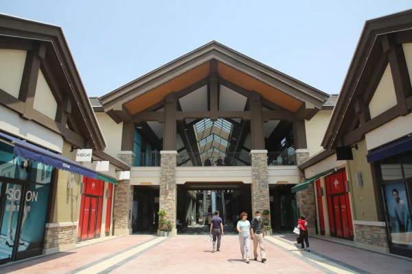 鲁西南首家枫叶小镇奥特莱斯开业!