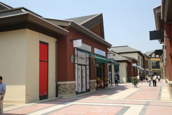 鲁西南首家枫叶小镇奥特莱斯开业!