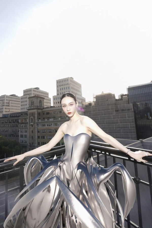 趋势报告｜未来已来,虚拟时装满载新世代创想