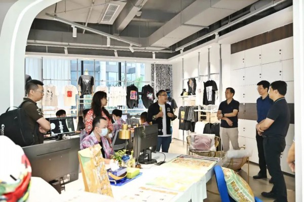 “数字赋能 共享制造——2022广州服装产业链高质量发展研讨会”在广州番禺举行!