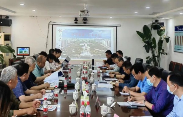 河北省工信厅消费品处领导到高邑鞋服小镇调研