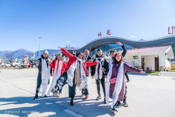 林芝非遗服饰文化采风成果发布会“在2022广东时装周-春季主会场顺利举办!