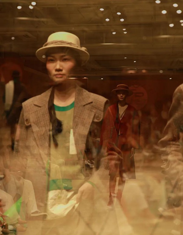 一城画一2022 冬「知足藏乐·自在并行」新品发布秀完美落幕