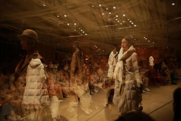 一城画一2022 冬「知足藏乐·自在并行」新品发布秀完美落幕