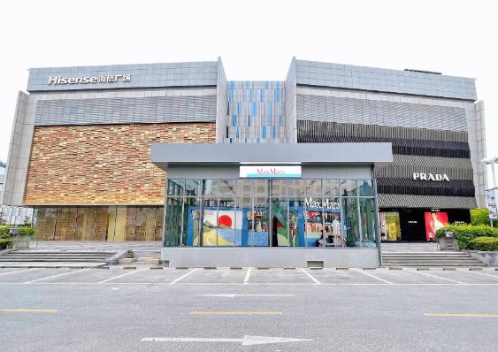 Max Mara Mon Coeur 系列限时精品店登陆青岛,打造夏日活力空间