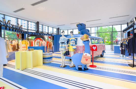 Max Mara Mon Coeur 系列限时精品店登陆青岛,打造夏日活力空间