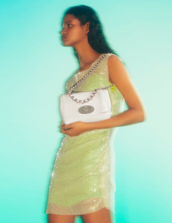 Mulberry 推出首个碳中和系列 Lily Zero,为实现 2035 年净零排放目标