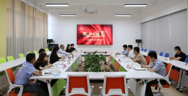 河南省服装行业协会会长李刚一行赴乔治白服饰股份有限公司考察调研