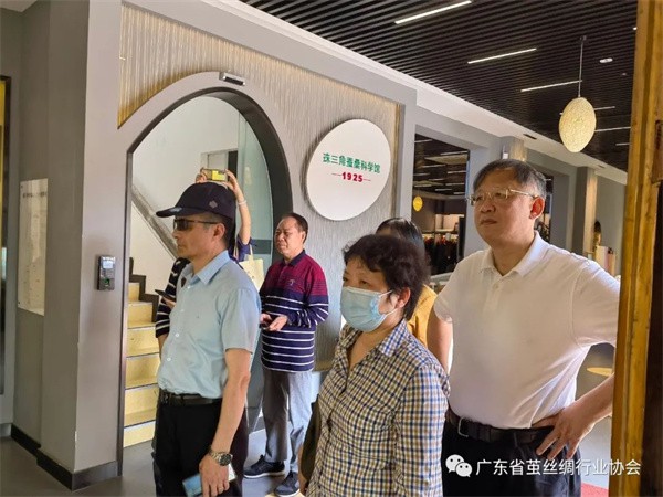 广东省茧丝绸行业协会到香云纱的故里顺德伦教调研