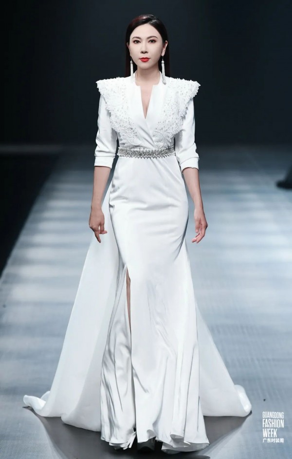 都市女性,“双面嘉人”——JOOOYS 2022A/W“双面嘉人”闭幕大秀