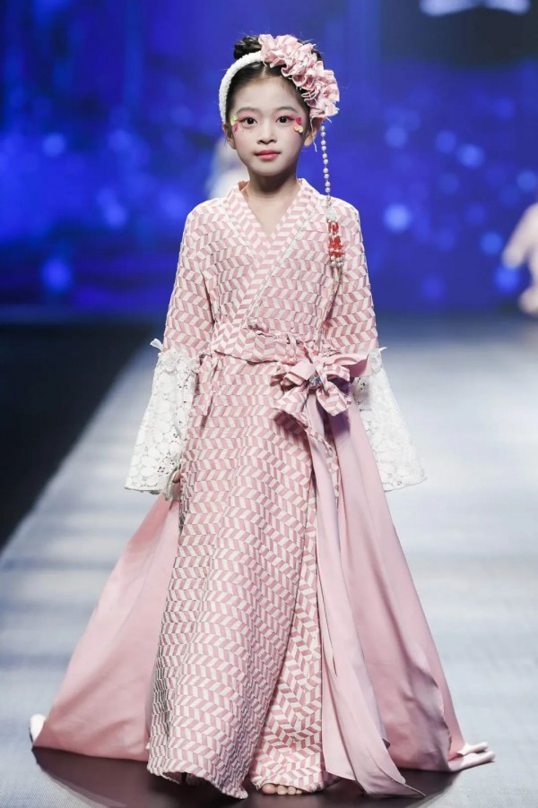 织以传情,而衣以载道——【迦然·江南梦华录】新国风童装亮相广东时装周