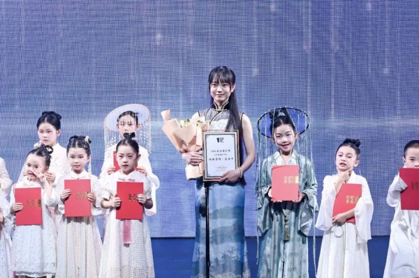织以传情,而衣以载道——【迦然·江南梦华录】新国风童装亮相广东时装周