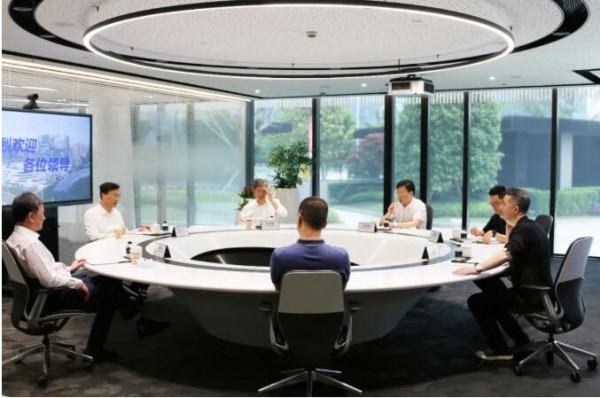 宁波市人大常委会党组书记,主任张平一行莅临太平鸟时尚中心