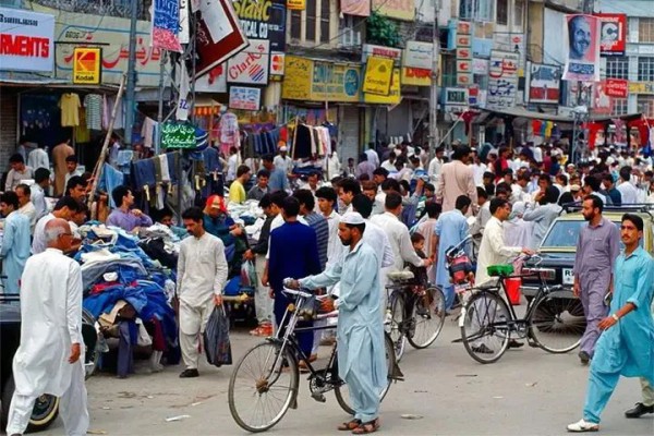 “巴铁”经济崩溃,宣布禁止进口所有非必需品,涉及豪华皮革服装,床上用品等