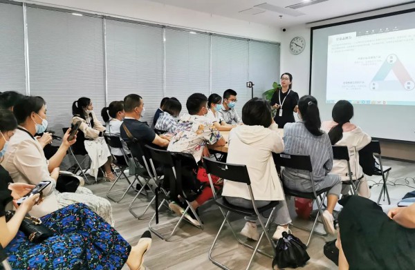 为爱出发 | 2022年桃花季秋冬新品发布会圆满落幕!