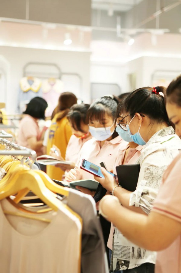 为爱出发 | 2022年桃花季秋冬新品发布会圆满落幕!