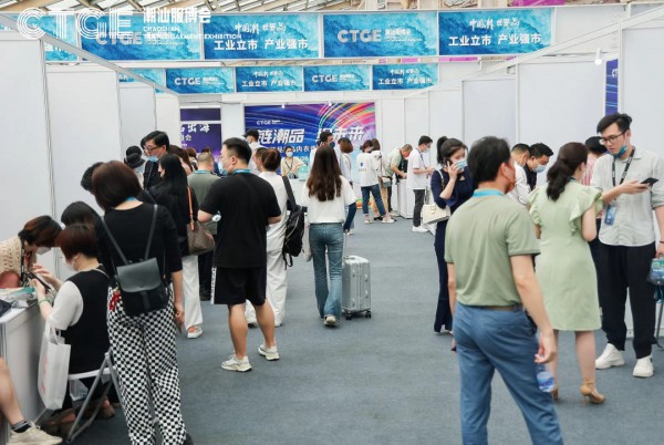 都市新感觉荣获首届潮汕服博会“影响力连锁奖”——傲立“潮”头,洞开“新”局