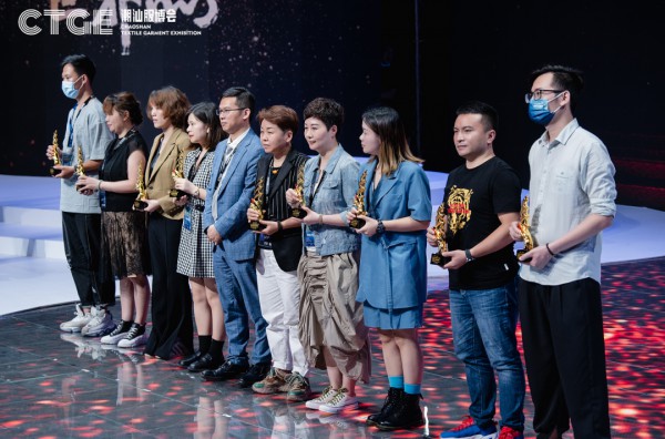 都市新感觉荣获首届潮汕服博会“影响力连锁奖”——傲立“潮”头,洞开“新”局