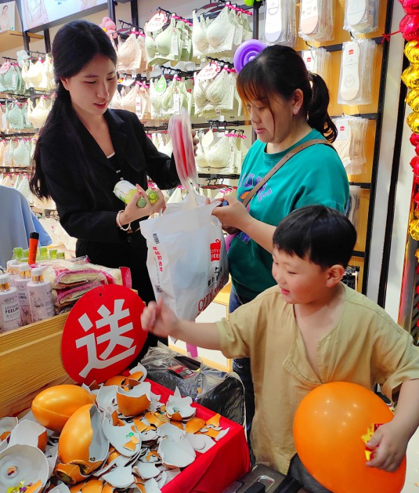 都市新感觉520当天三店齐开!脚踏实地,翻盘逆势为王