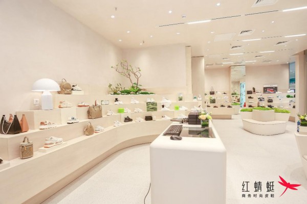 鞋履品牌红蜻蜓强势登陆深圳,重新定义“商务时尚”