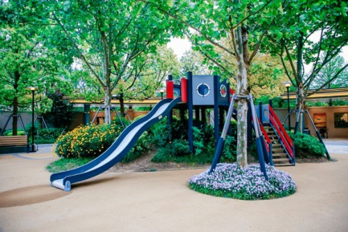 积极响应复商复市!比斯特上海购物村正式恢复营业!