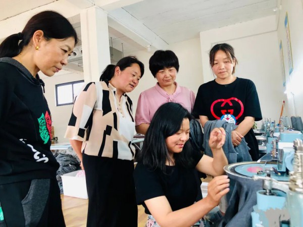 西平县嫘祖镇:大力推进“缝盘下乡” ,促进服装产业发展