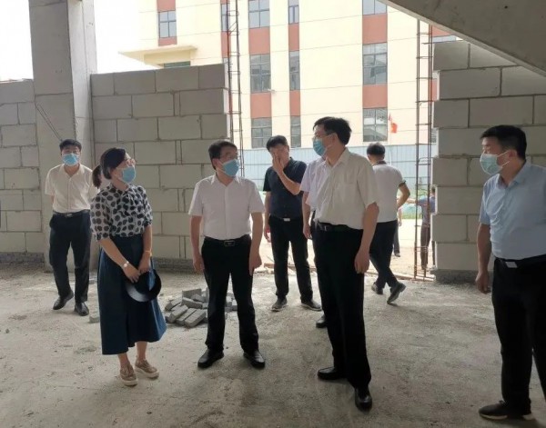 河南省“两稳一保”专项督查组到淮滨临港国际服装城调研
