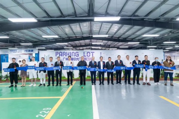 站在大湾区舞台,让中国设计与世界对话!大湾区中国服装新锐设计师联盟落户广州红棉中大门