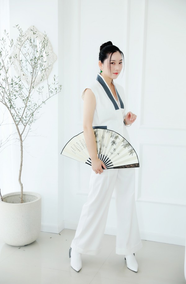 NEST SHOWROOM丨遖瑭猫:遇见最知性的你