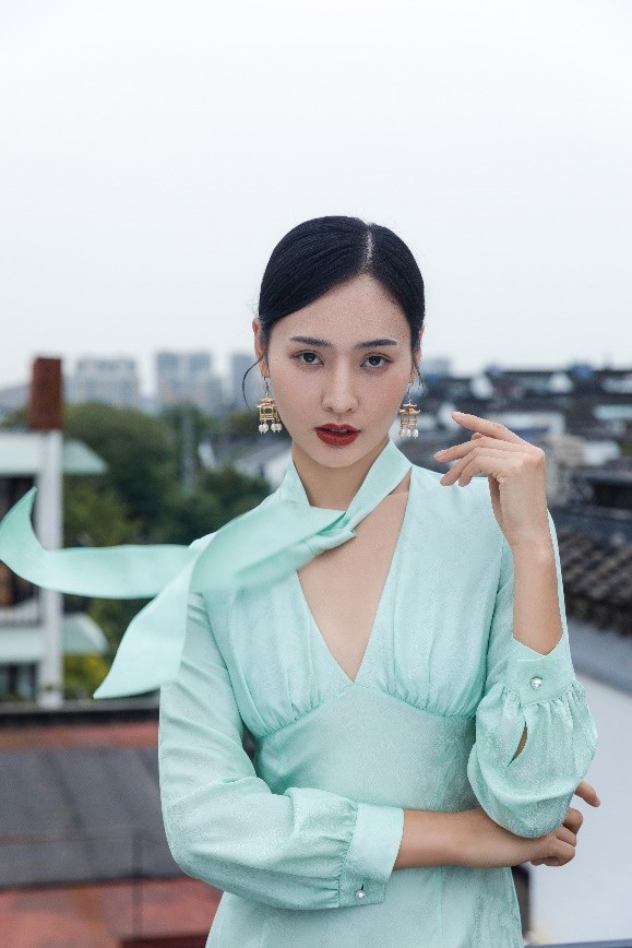 NEST SHOWROOM丨遖瑭猫:遇见最知性的你