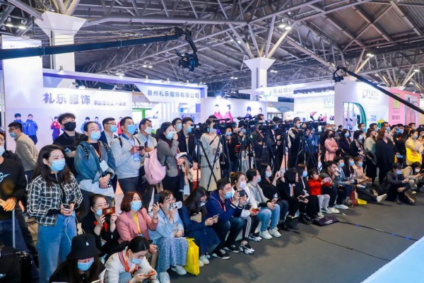 刚刚!ISUE校服·园服成都展宣布重启,解锁中西部校服市场