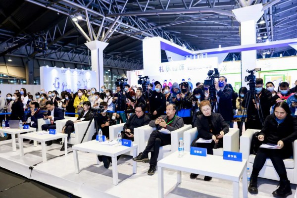 刚刚!ISUE校服·园服成都展宣布重启,解锁中西部校服市场