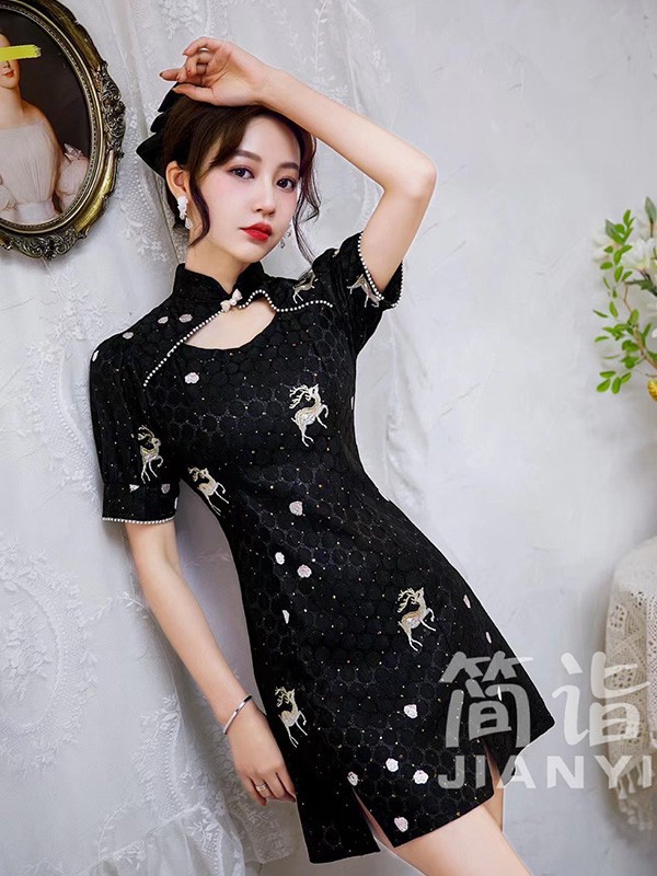 2022夏季服装流行元素有哪些 印花单品如何挑选