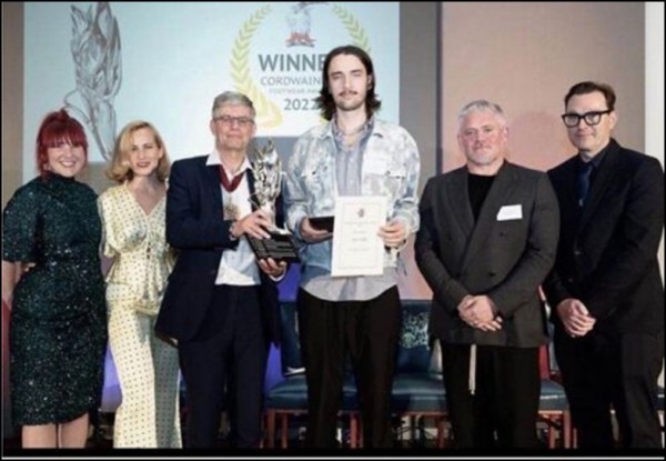 鞋匠设计大赛奖颁奖典礼在伦敦举办