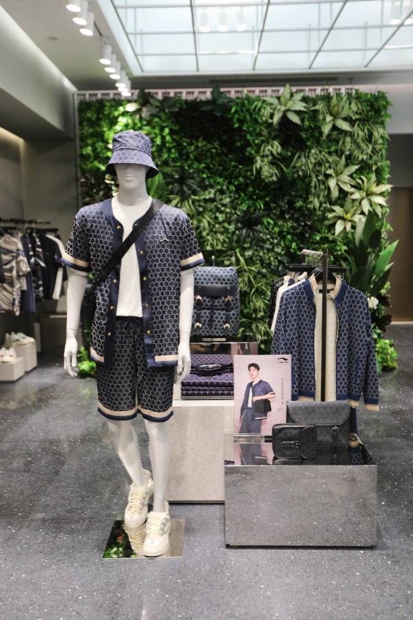 LI-NING 1990(李宁1990)福州万象城店盛大开幕