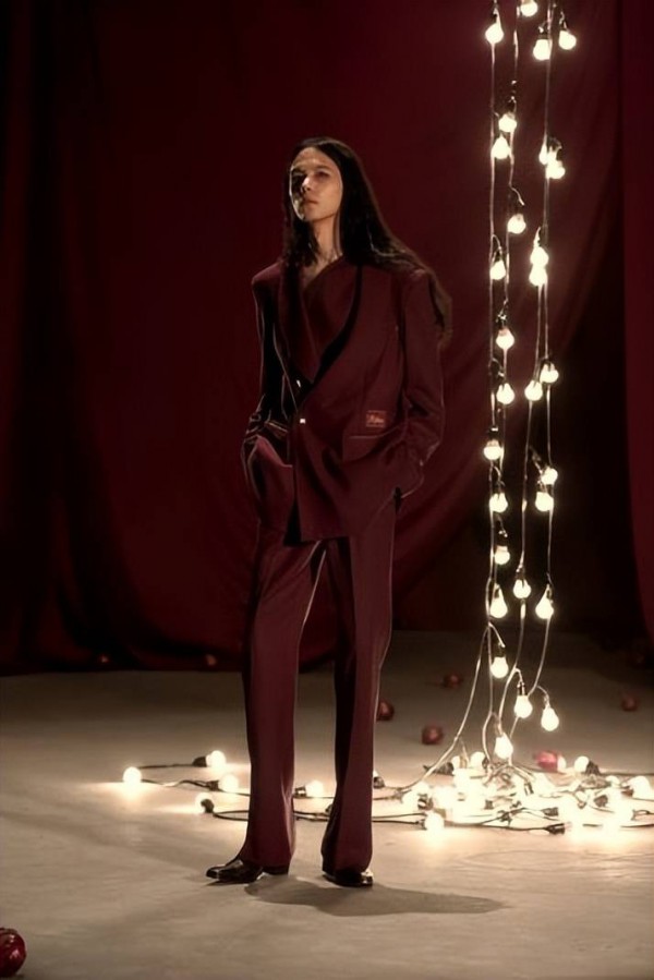 UNROW于首季上海数字时装周线上秀场发布最新2022秋冬系列 “Onion(s)“