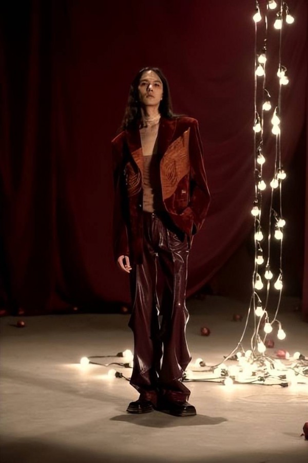 UNROW于首季上海数字时装周线上秀场发布最新2022秋冬系列 “Onion(s)“