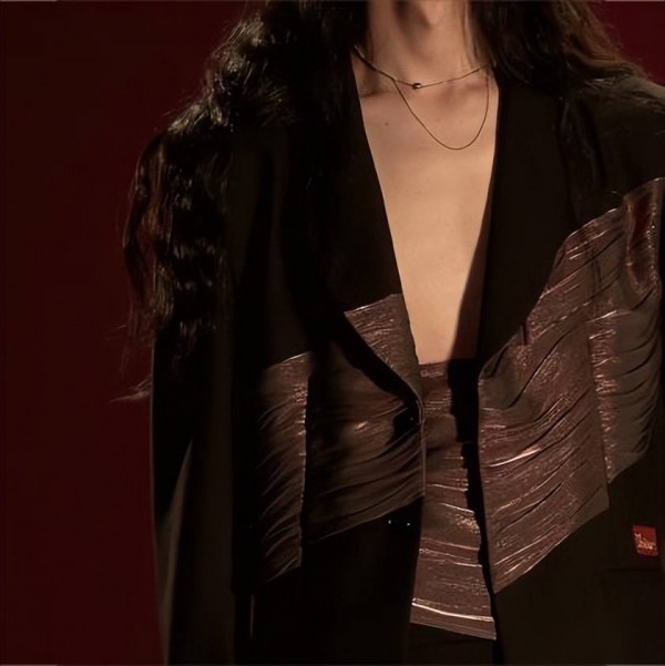 UNROW于首季上海数字时装周线上秀场发布最新2022秋冬系列 “Onion(s)“