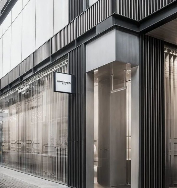 全球首家Maison Margiela Café 落地成都太古里,以“服装+咖啡”模式亮相